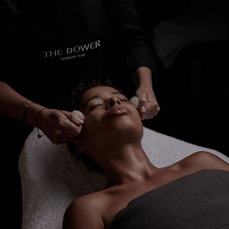 فندق The Bower خليج بيرون المظهر الخارجي الصورة